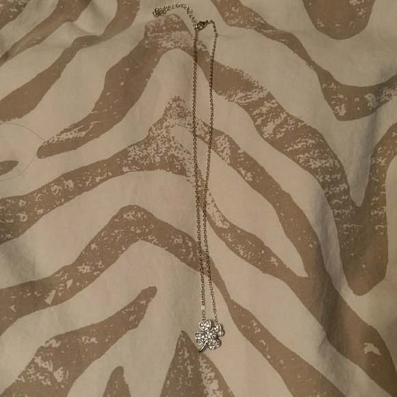 Silver 4 leaf clover necklace - Picture 4 of 7